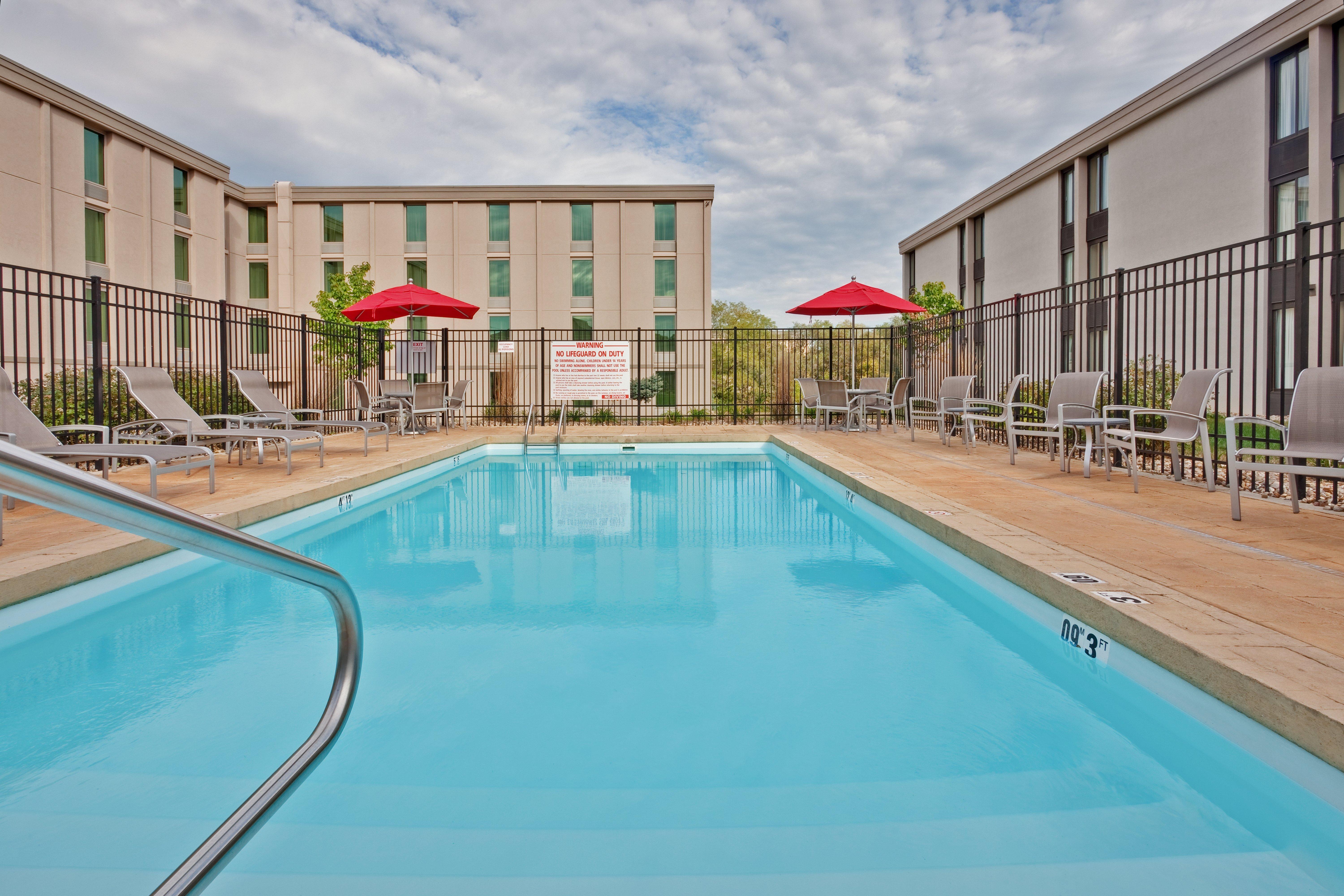 Holiday Inn Bloomington-University Area By Ihg Bagian luar foto
