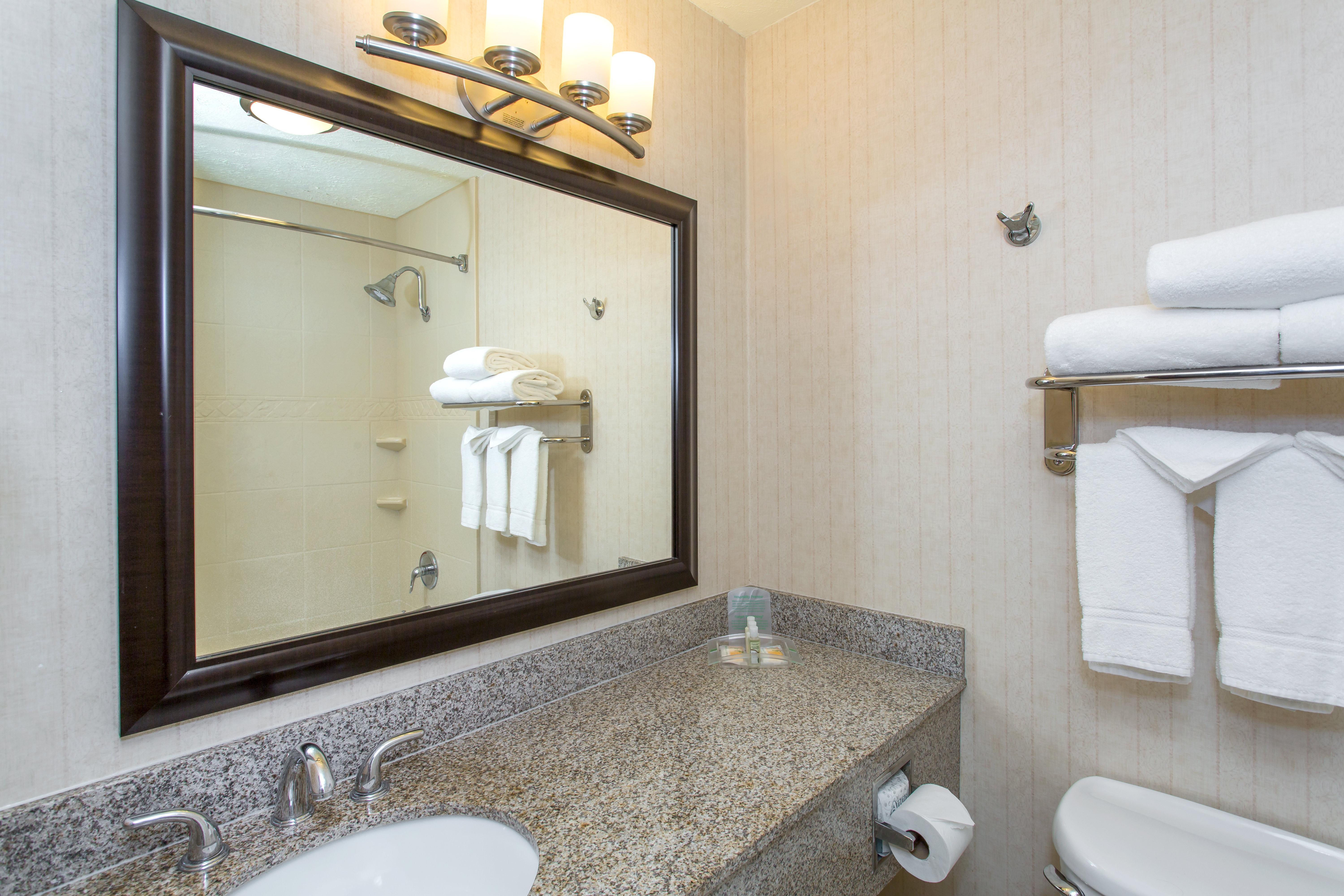 Holiday Inn Bloomington-University Area By Ihg Bagian luar foto