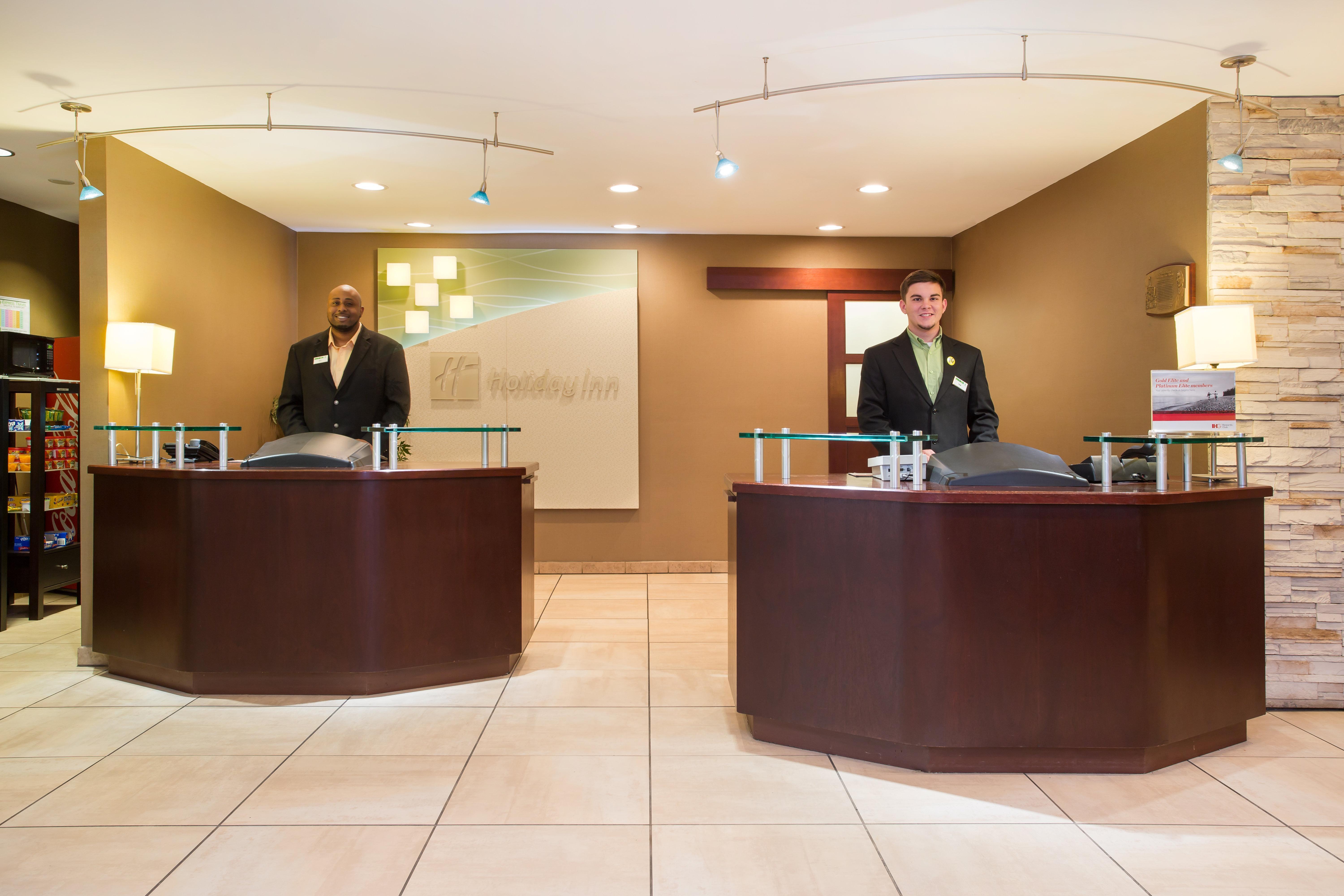 Holiday Inn Bloomington-University Area By Ihg Bagian luar foto