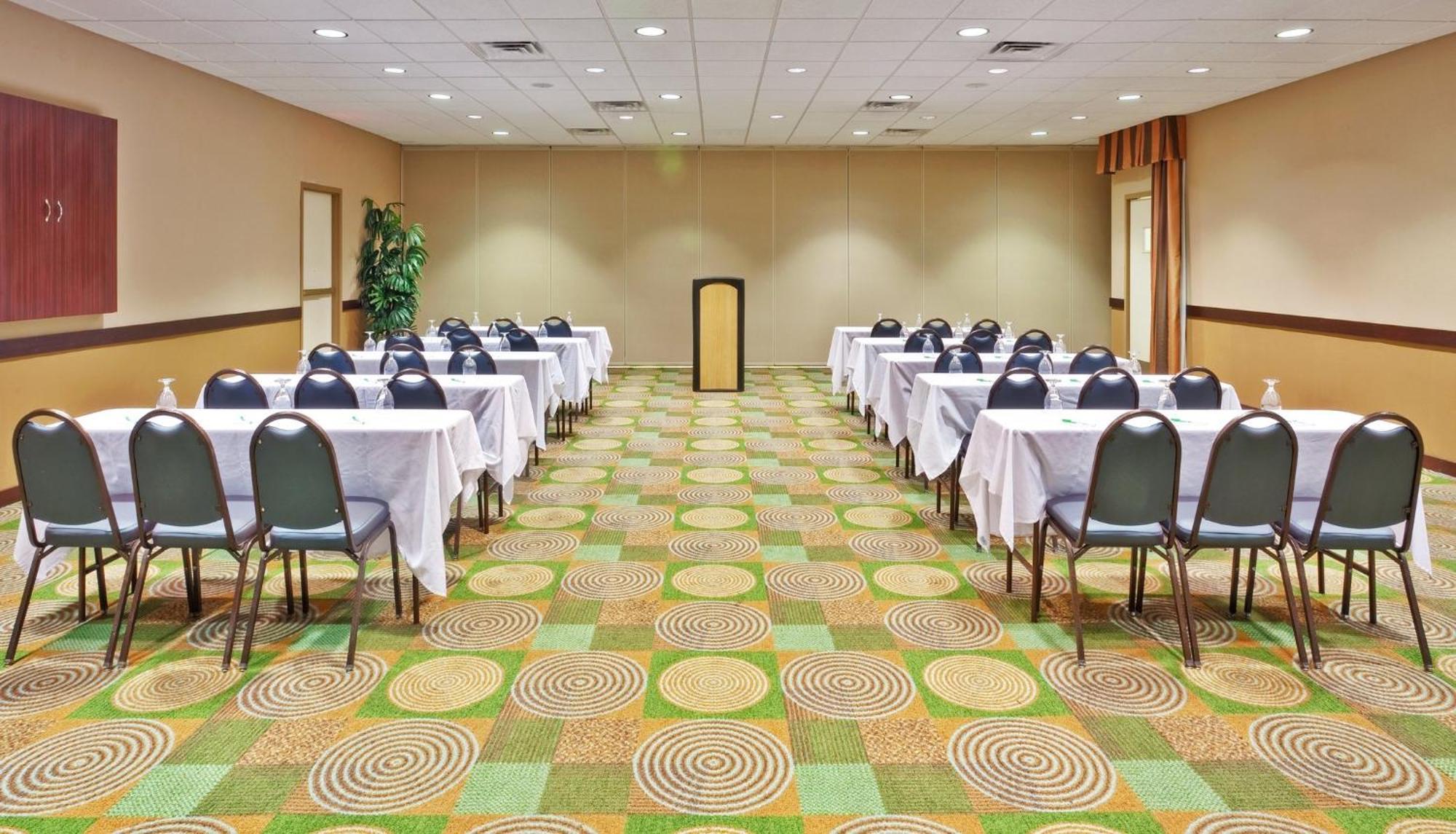 Holiday Inn Bloomington-University Area By Ihg Bagian luar foto