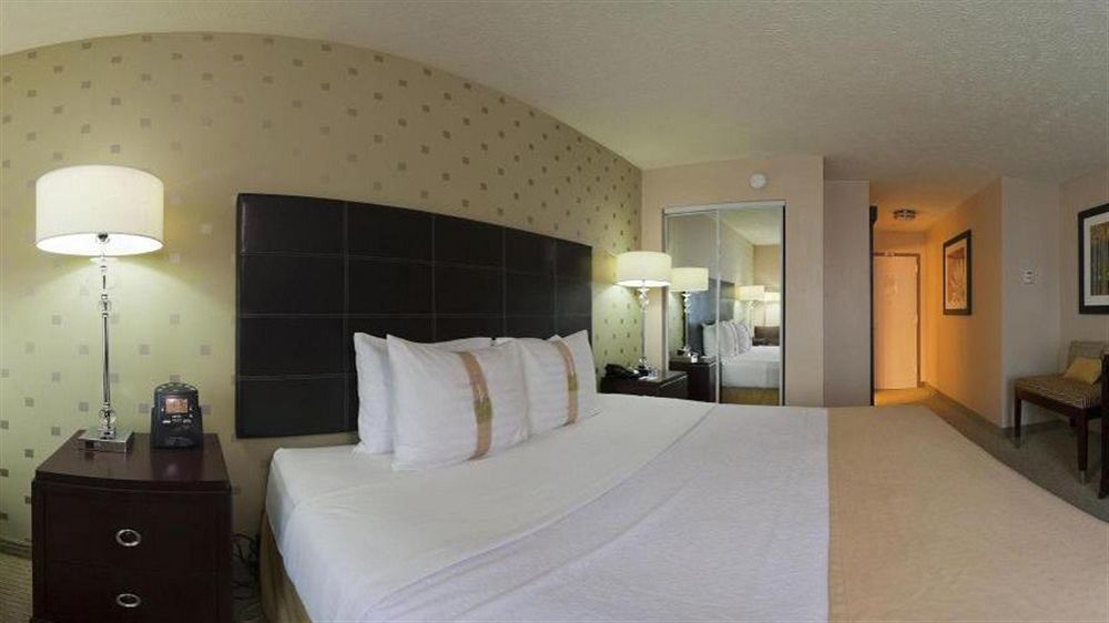 Holiday Inn Bloomington-University Area By Ihg Bagian luar foto