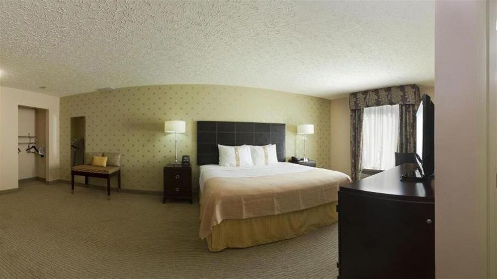 Holiday Inn Bloomington-University Area By Ihg Bagian luar foto