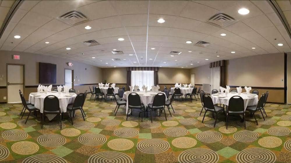 Holiday Inn Bloomington-University Area By Ihg Bagian luar foto